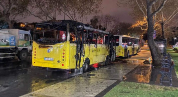 İETT midibüsü bir anda alev aldı: Çok sayıda ekip olay yerine geldi