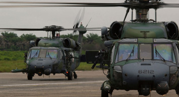 İki askeri helikopter çapıştı