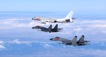 İki ülke savaşın eşiğine geldi: Çok sayıda savaş uçağı sınırı geçti