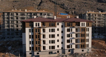 İkinci depremin tam merkezindeydi: Elbistan’da deprem konutları yükseliyor