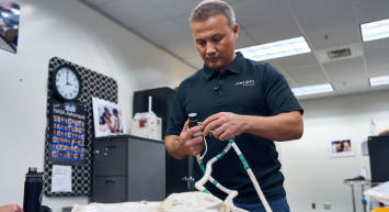 İlk Türk astronot Alper Gezeravcı: Muşlu öğrencilerin yüzünü güldürdü!