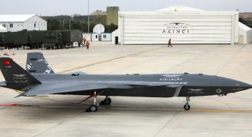 İlk uçuşu için geri sayım sürüyor: Kızılelma tekerlerini yerden kesti