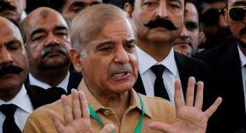 İmran Han hükümetinin düşmesi sonrasında Pakistan'ın yeni Başbakanı Şahbaz Şerif oldu