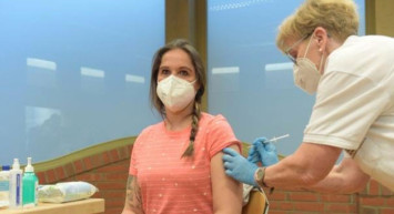 İngiltere Adımı Attı! Tarih Verildi, Sürü Bağışıklığına Giriliyor