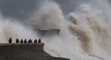 İngiltere'den ''Evden çıkmayın'' uyarısı