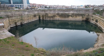 İnşaat çukuru, Google Maps uygulamasında göl olarak görünüyor!