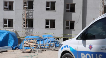 İnşaatın İskelesi Kırıldı Feci Kaza Yaşandı: 3 İşçi 12. Kattan Düştü!