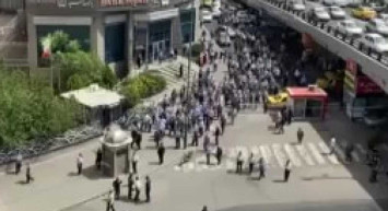 İran'da protesto! Emekliler hayat pahalılığını protesto etti