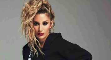 İrem Derici'den olay yaratan pozlar geldi! Mini şortu ve bikinisiyle objektiflerin karşısına geçen Derici görenleri mest etti!