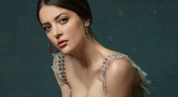 İrem Sak ve 11 yaş küçük sevgilisi Furkan Korkmaz tatilde objektiflere yakalandı! O ayrıntı dikkatlerden kaçmadı