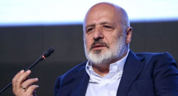 İş İnsanı Ethem Sancak canlı yayında yaptığı açıklamada Beşiktaş'ı satın almak istediğini açıkladı!