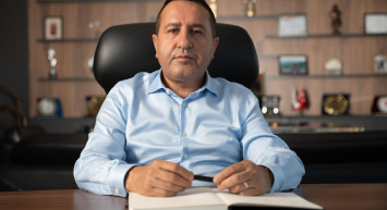 İş insanı Fesih Zeki Mert’e Kanada’dan Kral III. Charles nişanı