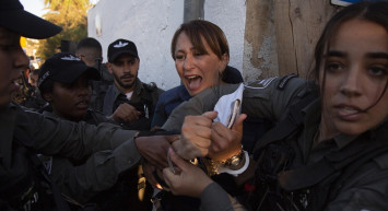 İşgalci İsrail'in masumları öldürdüğü yetmedi: Gazetecileri de alıkoydu