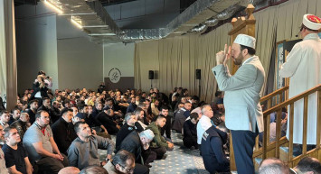 İşitme engelli vatandaşlara işaret diliyle cuma hutbesi okundu!