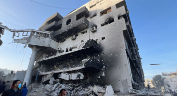 İsrail, Filistin’deki Şifa Hastanesi’ni enkaza çevirdi!