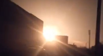 İsrail işgal uçakları, Suriye'nin Halep kentini bombalıyor.