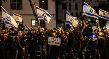 İsrail'de ortalık yangın yeri: Eylemciler Tel Aviv'i savaş alanına döndürdü