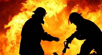 Arnavutköy'de bir binada korkutan yangın! Ekipler olay yerine sevk edildi