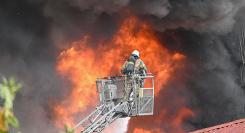 İstanbul Ataşehir'de 4 binada yangın: Olay yerine çok sayıda ekip sevk edildi