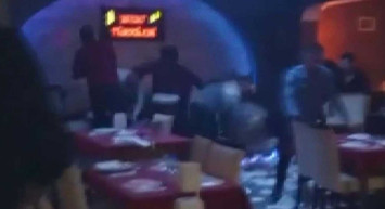 İstanbul Ataşehir'de türkü evinde istek parça kavgası: Sandalye ve masalar havada uçuştu!