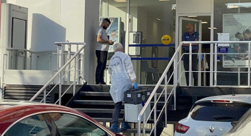 İstanbul Beylikdüzü'nde silahla banka soyan 2 kişi 80 bin dolarlık büyük vurgunla kayıplara karıştı!