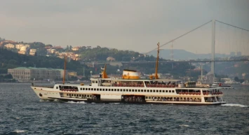 İstanbul Boğazı'nda heyecanlı anlar: Gemi trafiği yat yarışları için durdu!