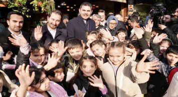 İstanbul için incelemelere devam: Murat Kurum Mısır Çarşısı ve Çiçek Pazarı’nda vatandaşla buluştu