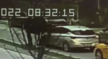 İstanbul Kağıthane'de trafikte korku dolu anlar: Kadın ve çocuğunun olduğu araca tekme ve yumruklarla daldı