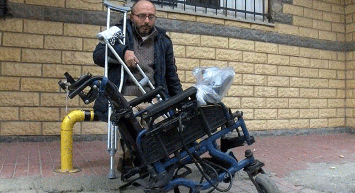 İstanbul'da Akülü Sandalyesi Çalınan Engelli İsyan Etti: 'Ayaklarımı Çaldılar'