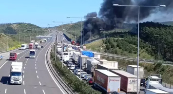 İstanbul'da bayram yolculuğu mesaisi yaşanıyor: Araç ve uçak trafiği arttı