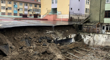 İstanbul'da Çocuklar Faciadan Döndü: İlkokul'un Bahçe Duvarı Çöktü!