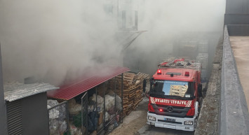 İstanbul’da fabrika alev alev yandı: Ekipler müdahale ediyor