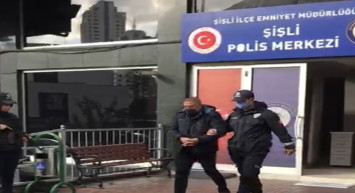 İstanbul'da Güpegündüz Soygun!  250 Bin Liralık Çanta Hırsızlığı Kamerada