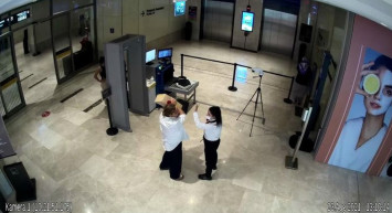 İstanbul’da Hayrete Düşüren Görüntü: AVM’de Güvenliğe Tükürdü!