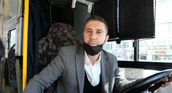 İstanbul'da korkutan saldırı kamerada: Beyoğlu'nda seyir halindeki İETT şoförüne saldırdı