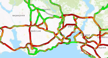İstanbul'da kuvvetli yağış trafiği felç etti!