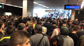 İstanbul’da metro arızalandı: Vatandaşlar dakikalarca dışarı çıkamadı