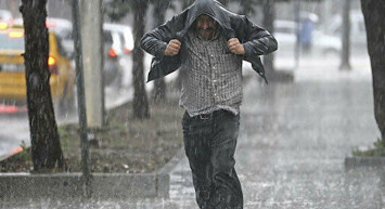 İstanbul’da sağanak başladı: Meteorolojiden fırtına uyarısı