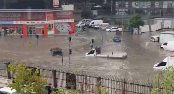 İstanbul’da sağanak yağış depremi: Evlerin alt katlarını su bastı