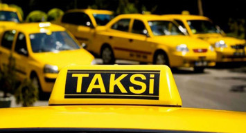 İstanbul'da sarı taksi terörü devam ediyor: Şoför, turist kadını darbetti!