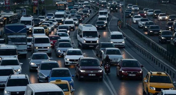 İstanbul’da trafik yoğunluğu: 1.sınıflar okula başladı, yollarda trafik yoğunluğu oluşmaya başladı