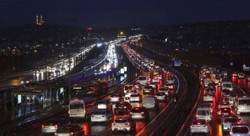İstanbul’da trafik yoğunluğu haftanın son iş gününde yüzde 80’e çıktı