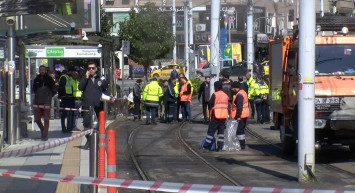 İstanbul’da tramvay raydan çıktı: Felaketin eşiğinden dönüldü