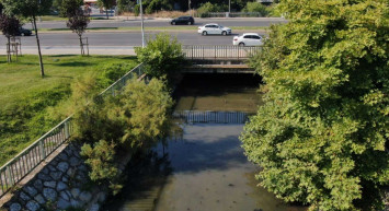 İstanbullular Pendik'teki İSKİ'ye ait olan atık su kanalından yayılan kötü kokudan bezdi!