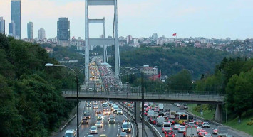 İstanbullular ömürlerini trafikte bitiyor! 3,5 yılınız tamamen yollarda geçiyor!