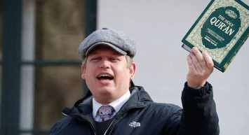 İsveç'te iğrenç provokasyon: Irkçı Paludan, Kur'an-ı Kerim'i yaktı!