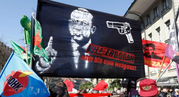 İsviçre’de skandal pankart: Cumhurbaşkanı Erdoğan’ı hedef aldılar