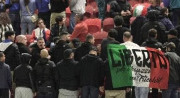 İtalyan Taraftarlar, İsrail Marşında Sırtlarını Döndüler!