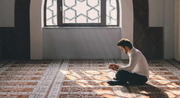 İtikaf ne zaman başlayacak? İtikafta kaç gün kalınır, ne kadar, kaç saat kalınır? İtikafta neler yapılır, neler yapılmaz? 2022 itikaf tarihleri