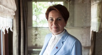 İYİ Parti'de Kriz Yükseldi! Spekülasyonlar Arttı! Meral Akşener'in Fotoğrafı Parti Binalarından Kalkacak mı?